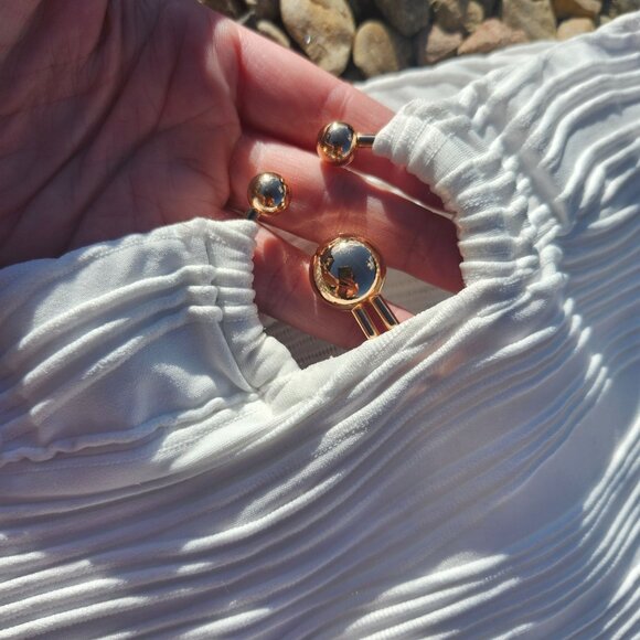 Micas Women's Size Medium Textured Asymmetrical Skirt w/ Gold Accent Belt White - Picture 3 of 5